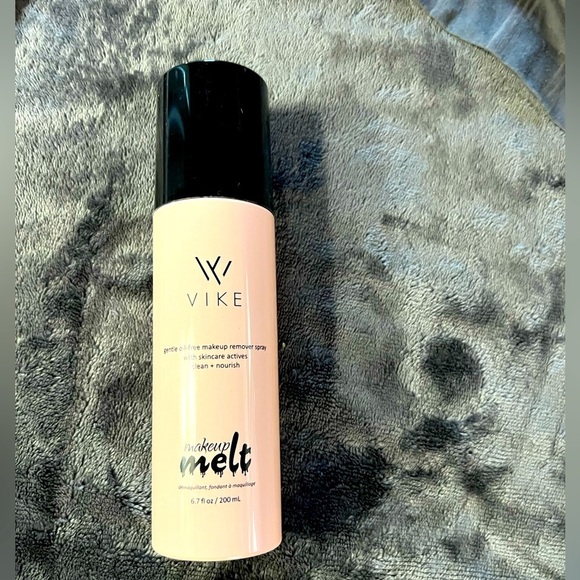 Makeup Melt​ - Picture 3 of 5